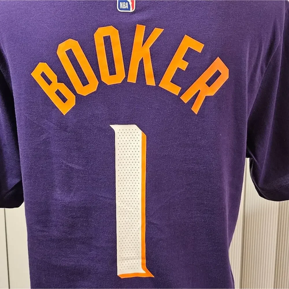NIKE PHOENIX SUNS 2022-23 DEVIN BOOKER T-SHIRT – SIZE SMALL – PURPLE – NWT